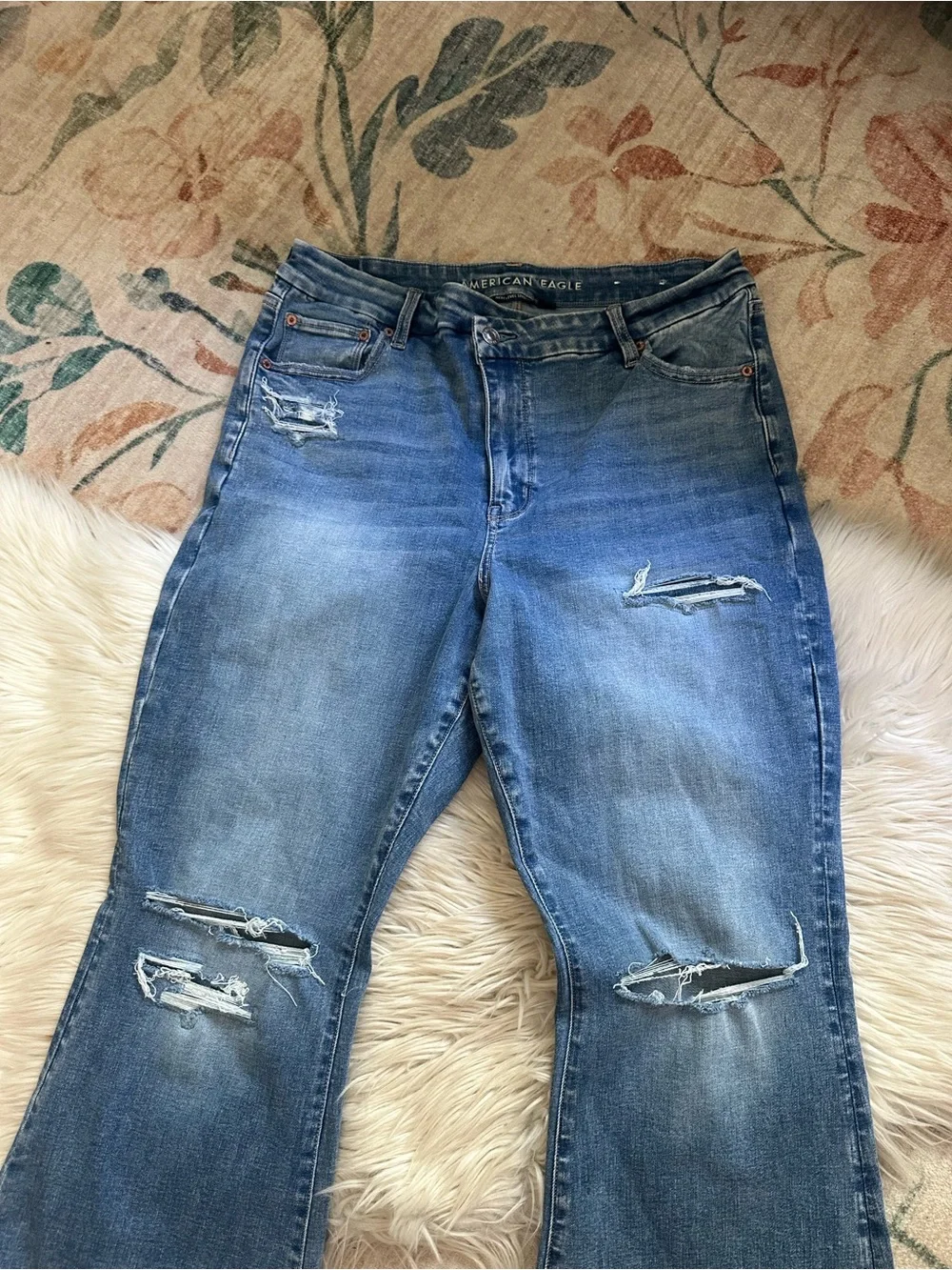 AMERICAN EAGLE Curvy Super High Rise Flare Jean